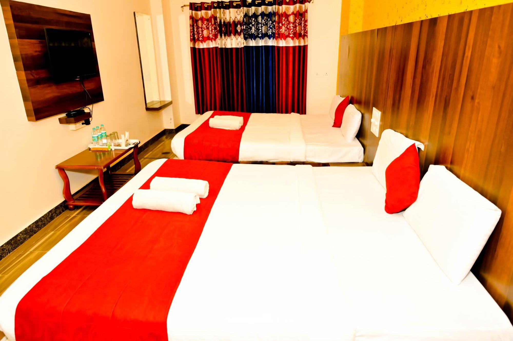 Townhouse Mk Hotel Chikmagalur Bagian luar foto