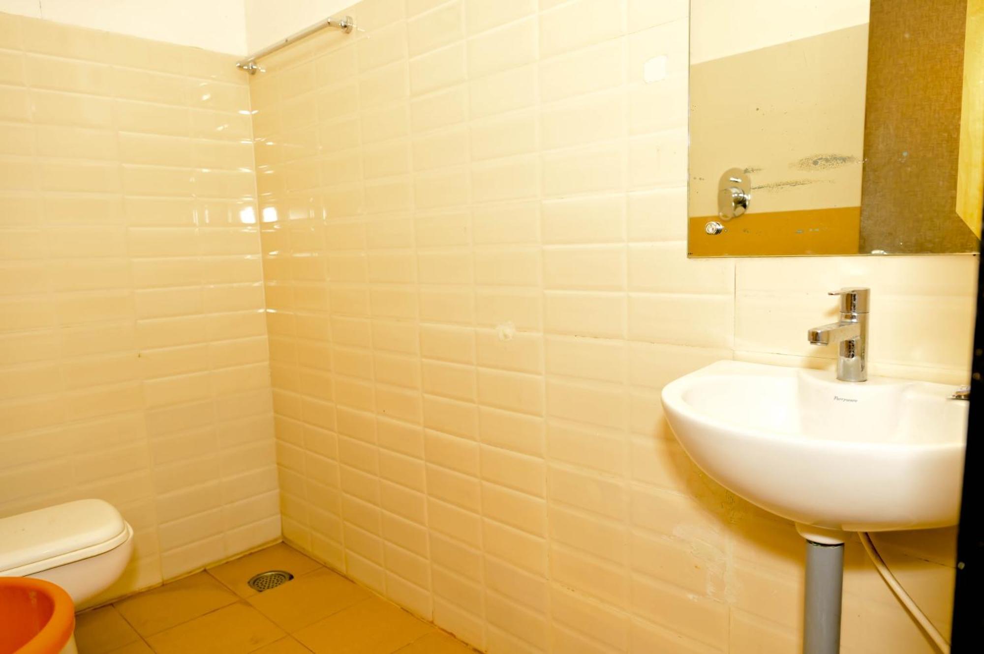 Townhouse Mk Hotel Chikmagalur Bagian luar foto