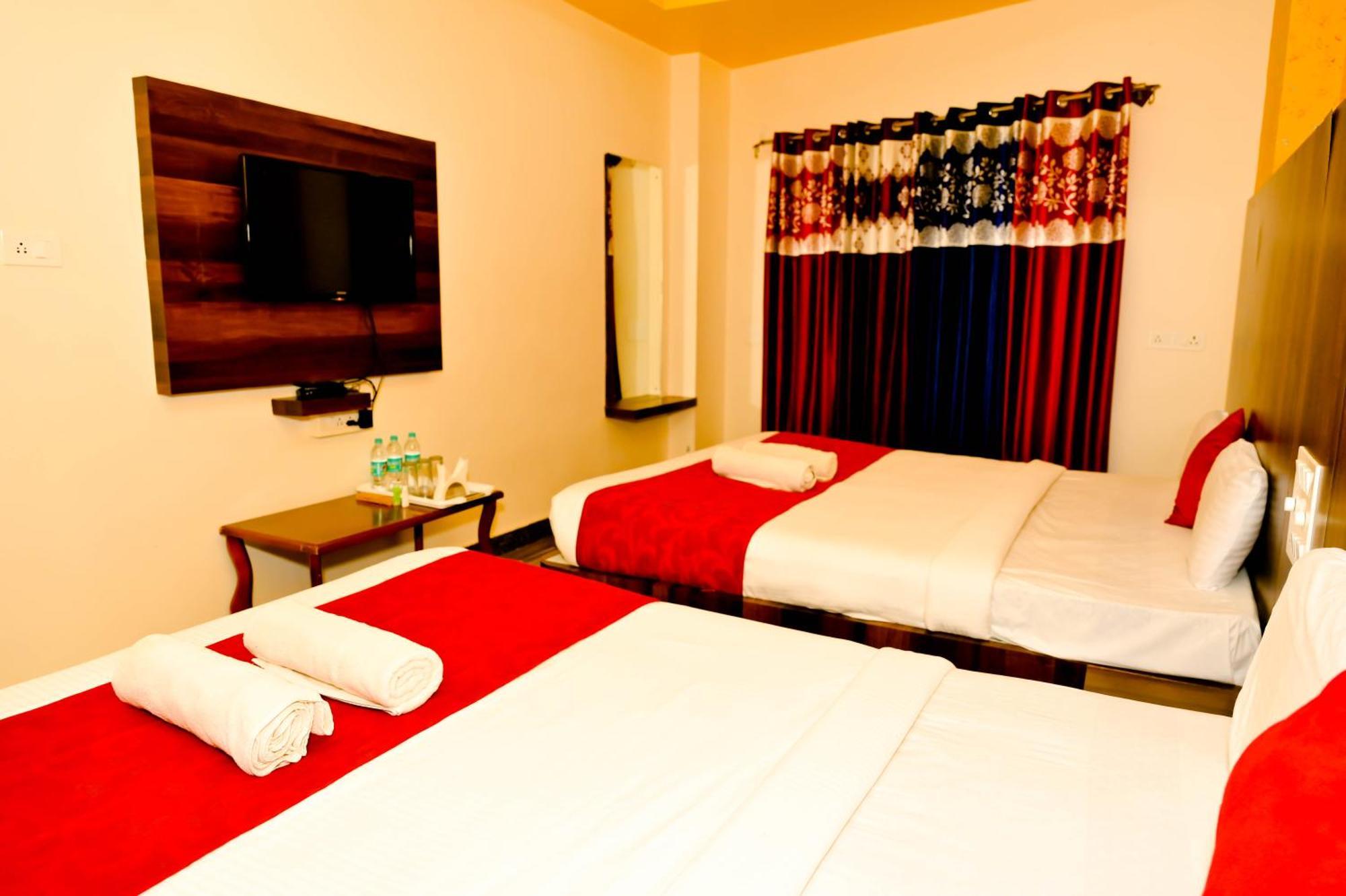 Townhouse Mk Hotel Chikmagalur Bagian luar foto