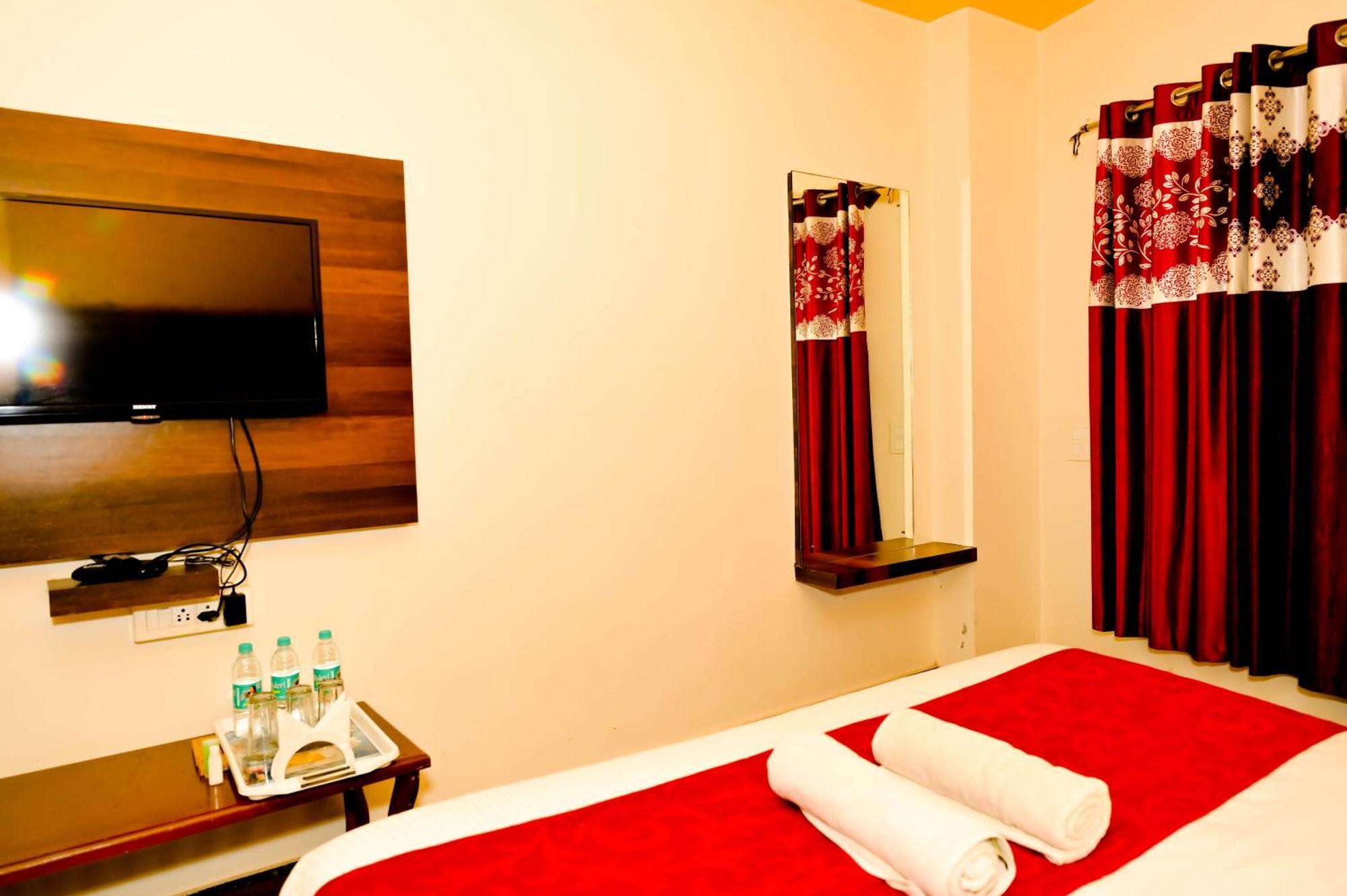 Townhouse Mk Hotel Chikmagalur Bagian luar foto