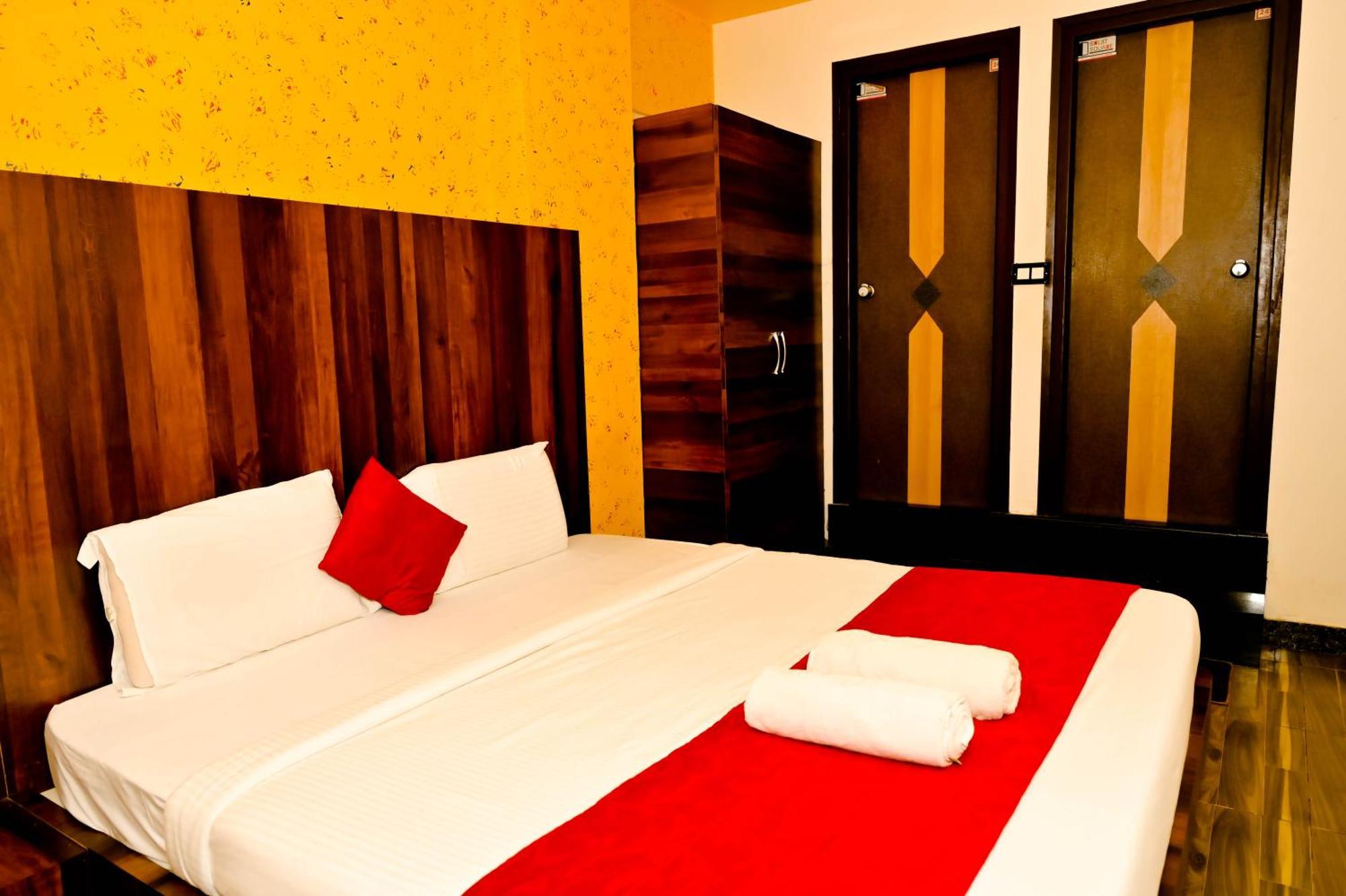 Townhouse Mk Hotel Chikmagalur Bagian luar foto
