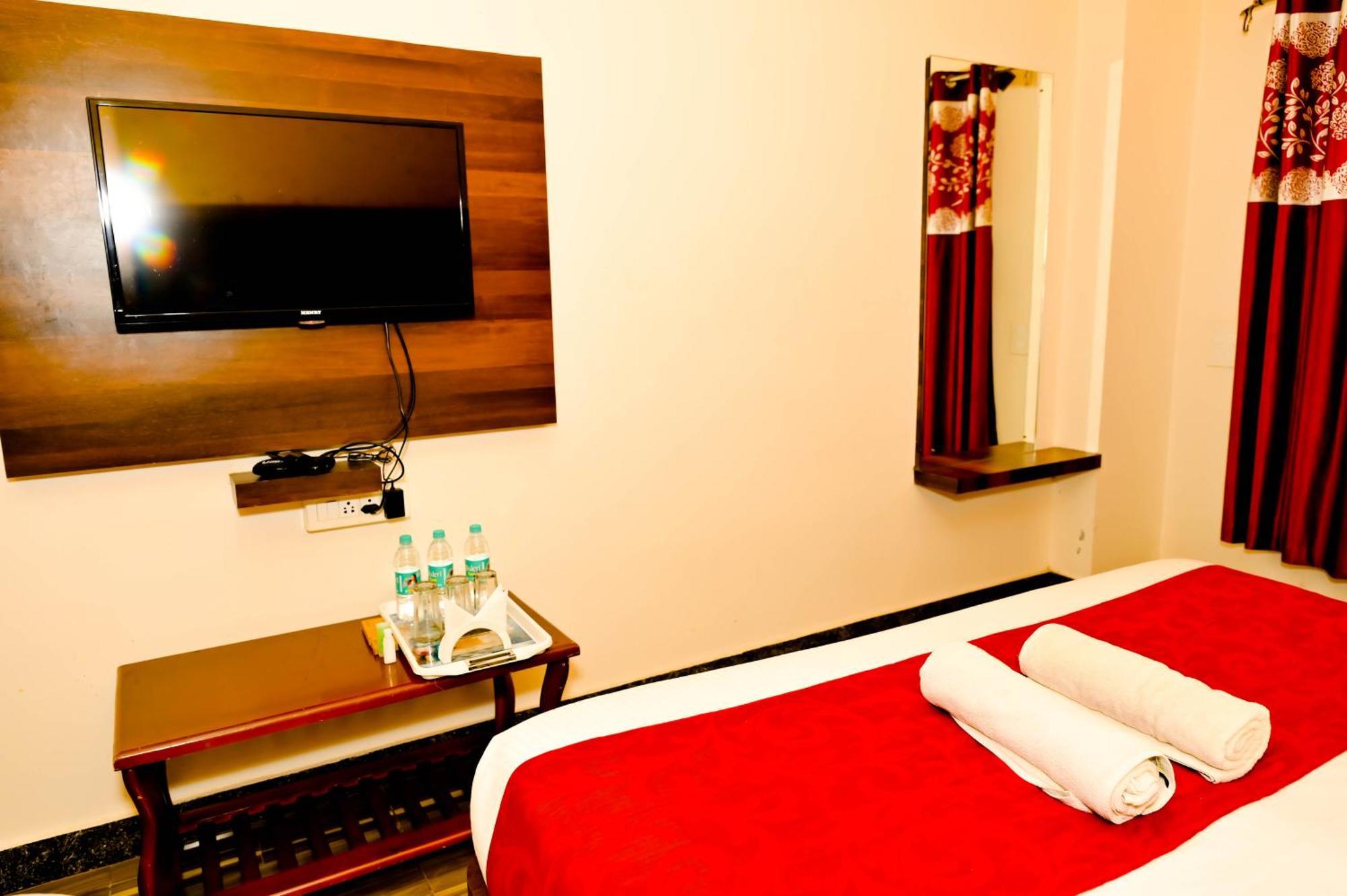 Townhouse Mk Hotel Chikmagalur Bagian luar foto