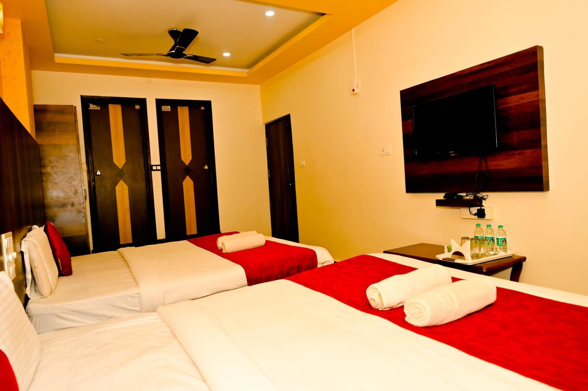 Townhouse Mk Hotel Chikmagalur Bagian luar foto