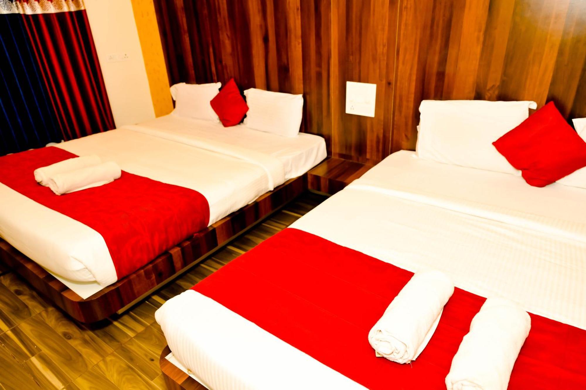 Townhouse Mk Hotel Chikmagalur Bagian luar foto