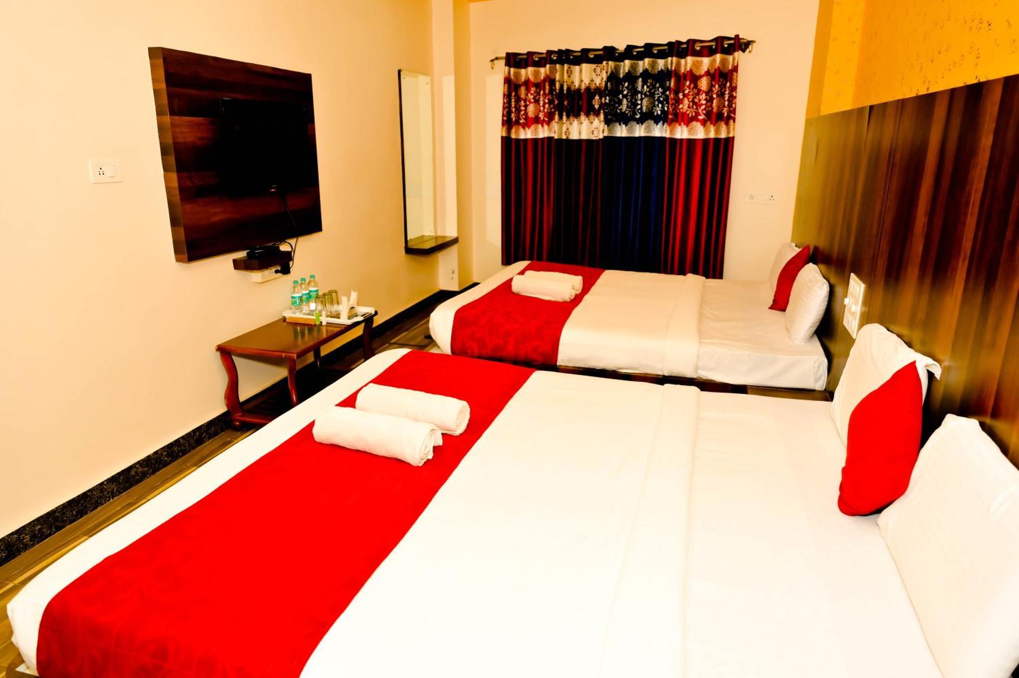 Townhouse Mk Hotel Chikmagalur Bagian luar foto