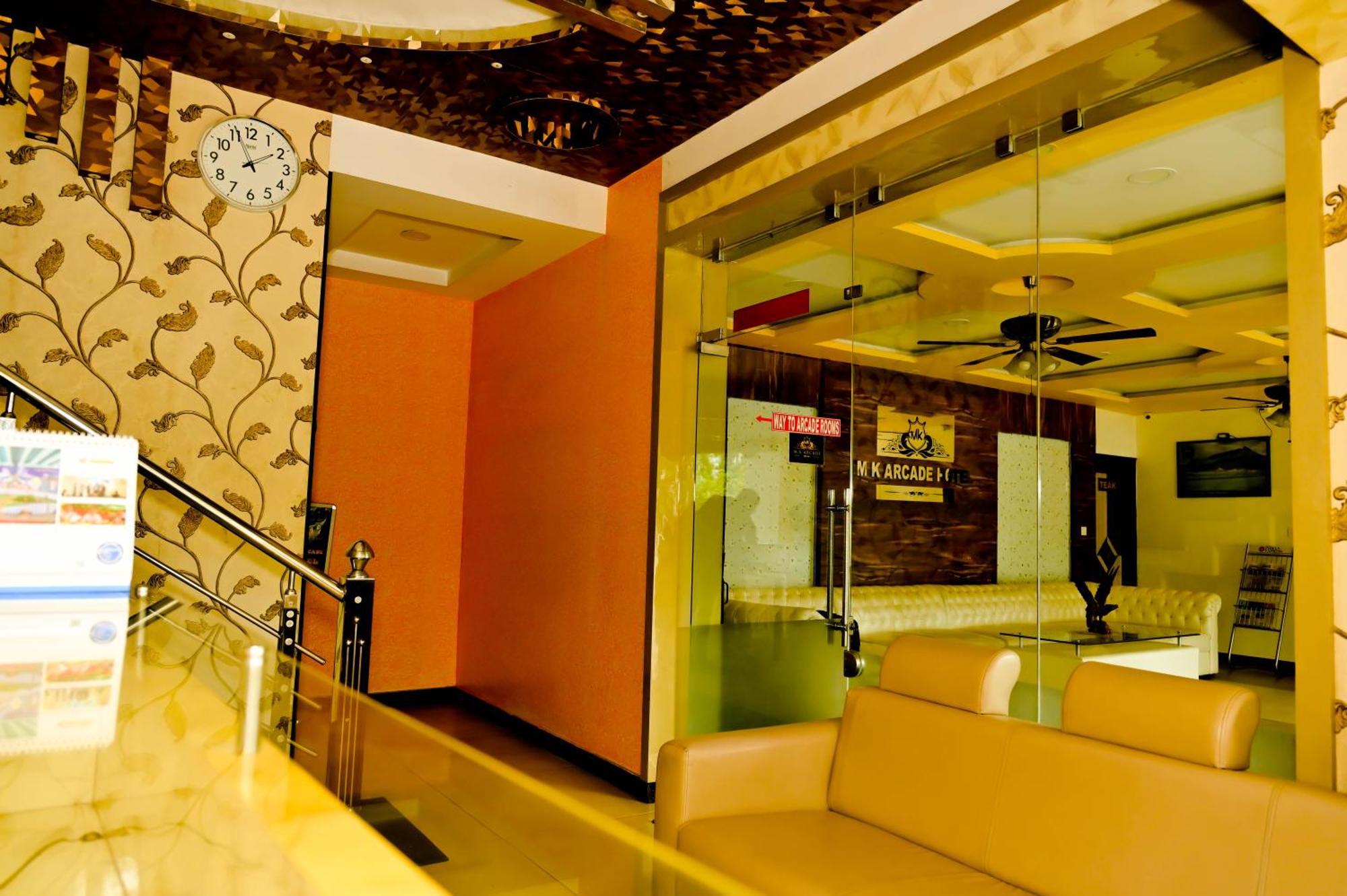 Townhouse Mk Hotel Chikmagalur Bagian luar foto