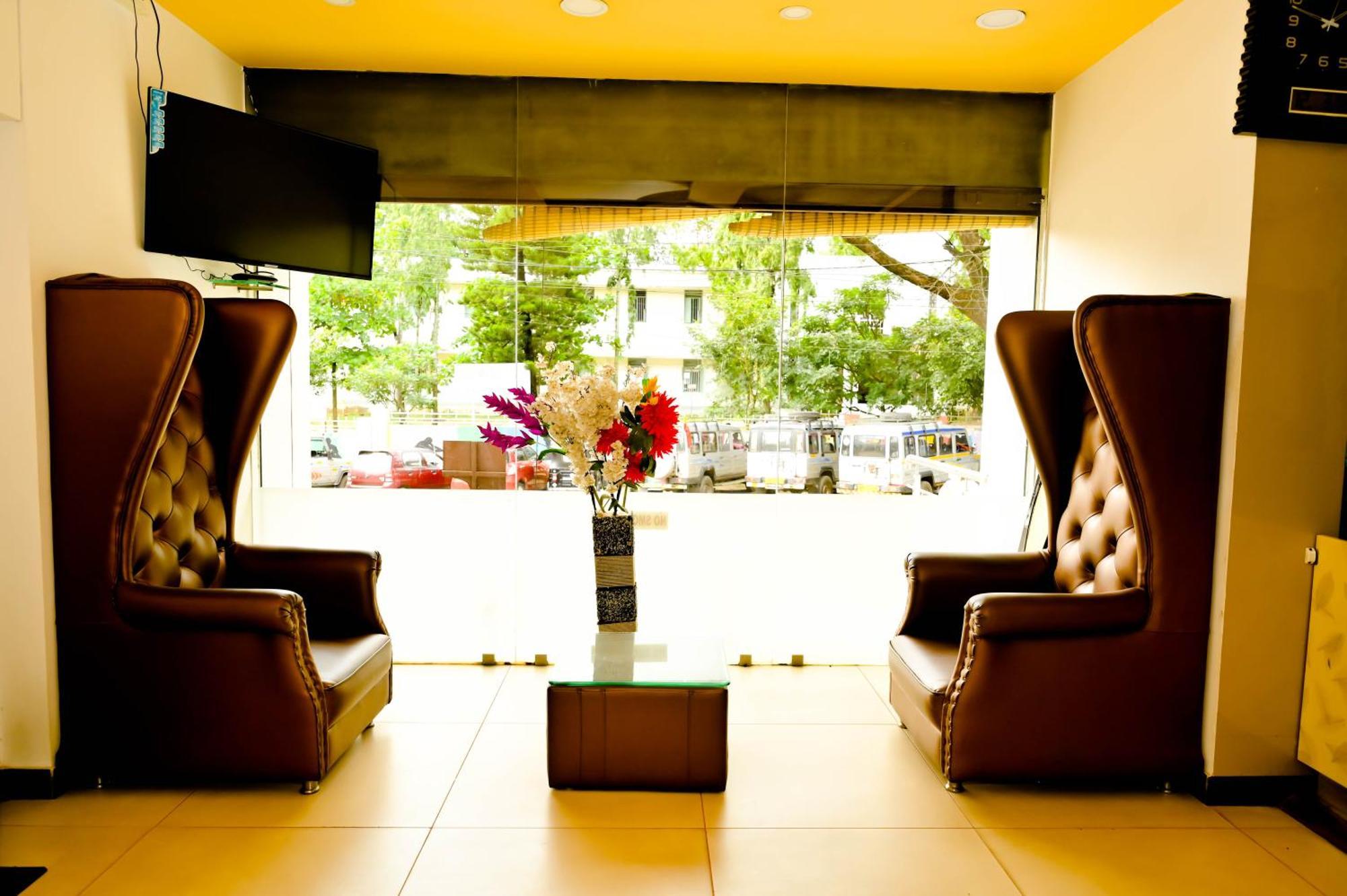 Townhouse Mk Hotel Chikmagalur Bagian luar foto