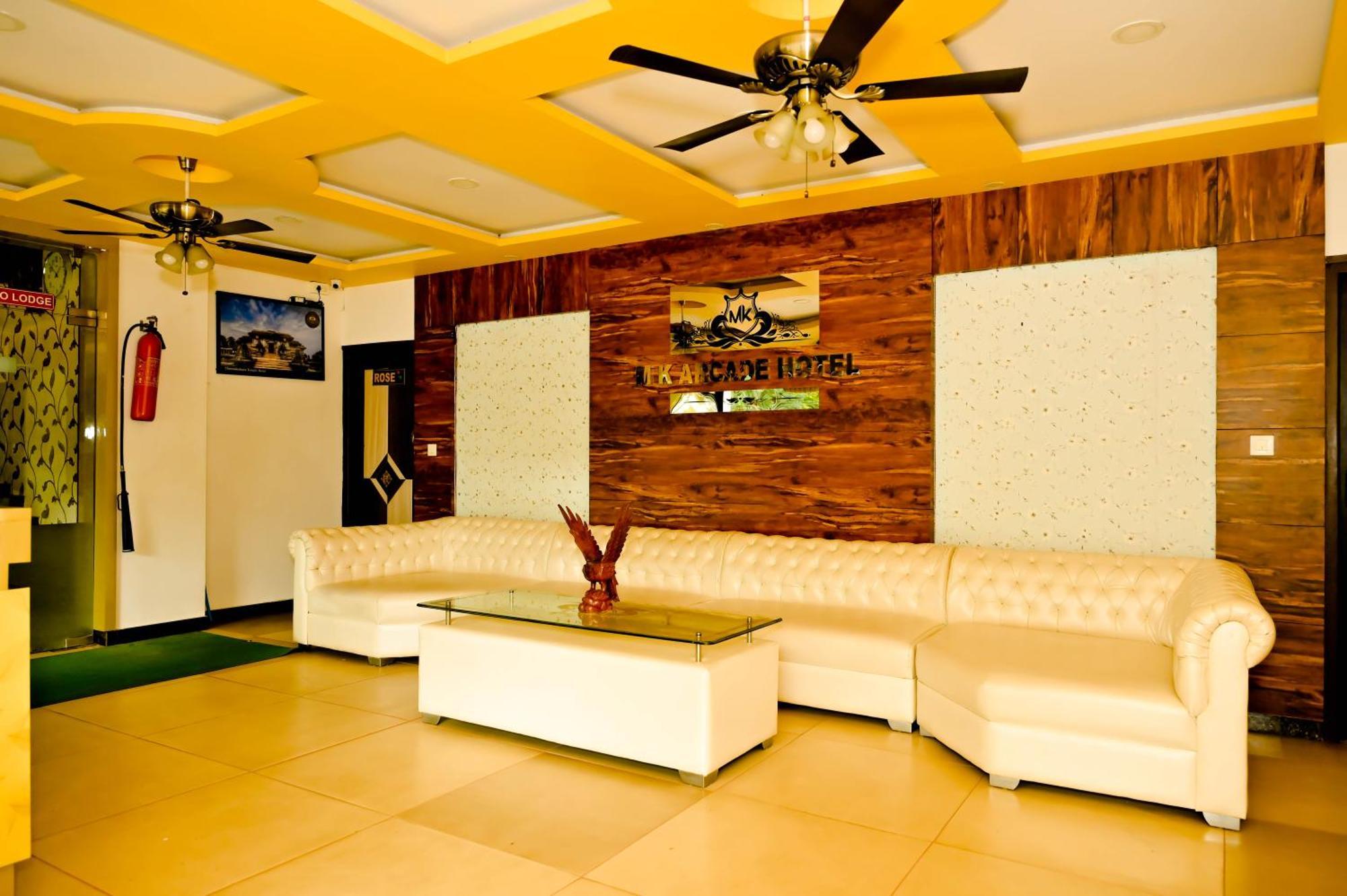Townhouse Mk Hotel Chikmagalur Bagian luar foto