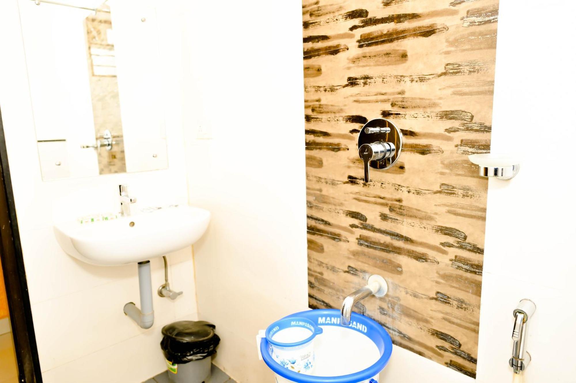 Townhouse Mk Hotel Chikmagalur Bagian luar foto