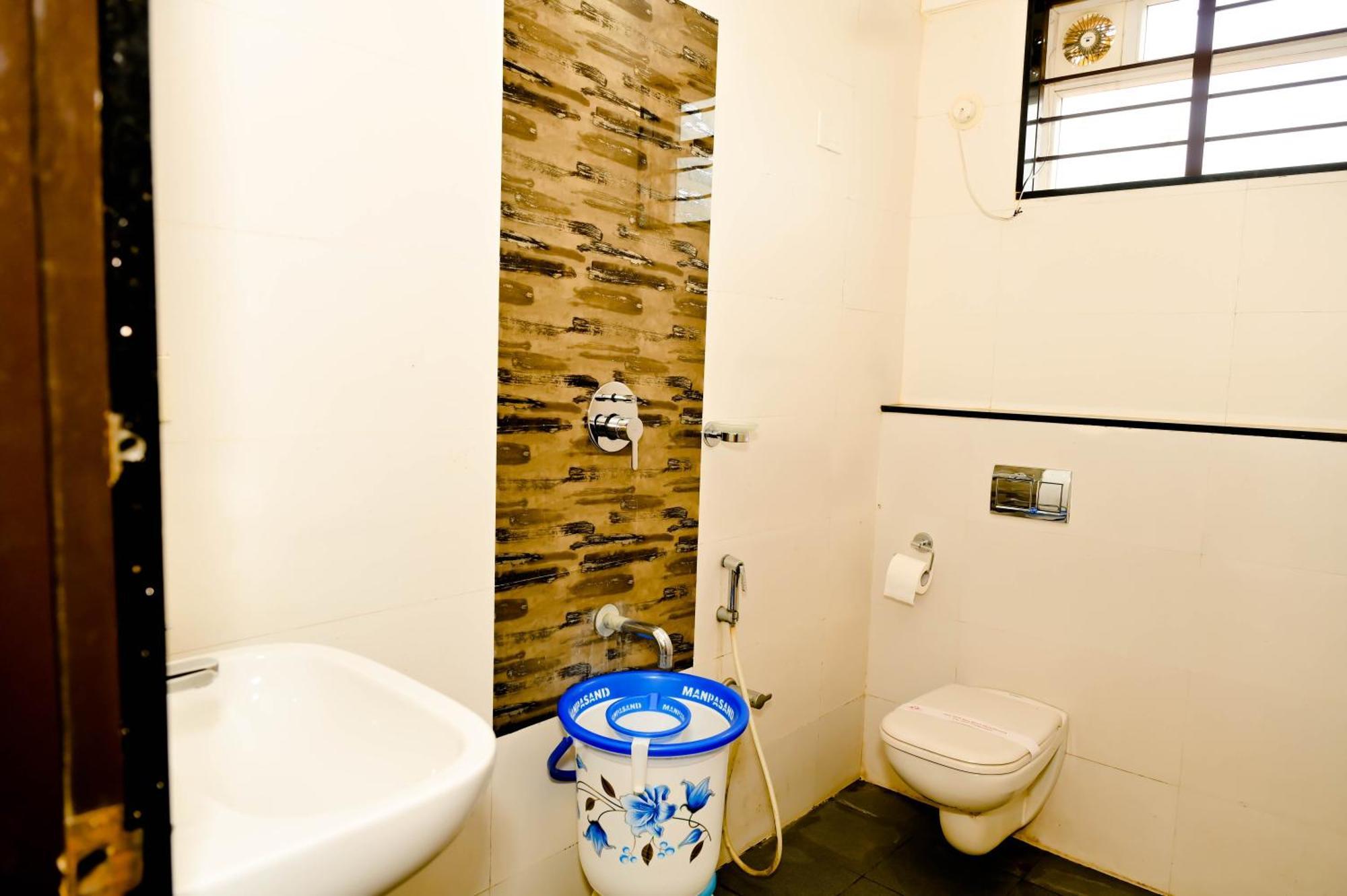 Townhouse Mk Hotel Chikmagalur Bagian luar foto
