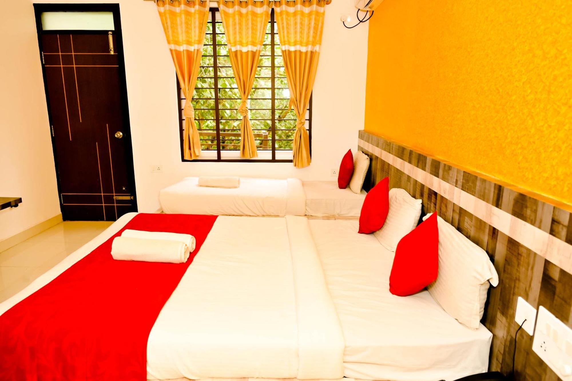 Townhouse Mk Hotel Chikmagalur Bagian luar foto