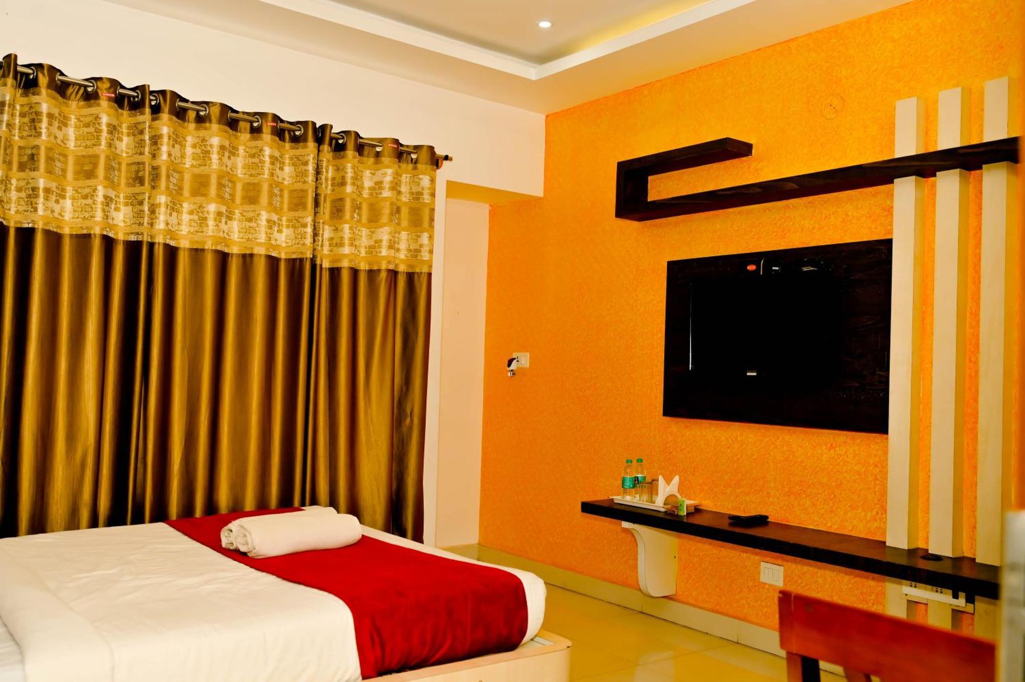 Townhouse Mk Hotel Chikmagalur Bagian luar foto