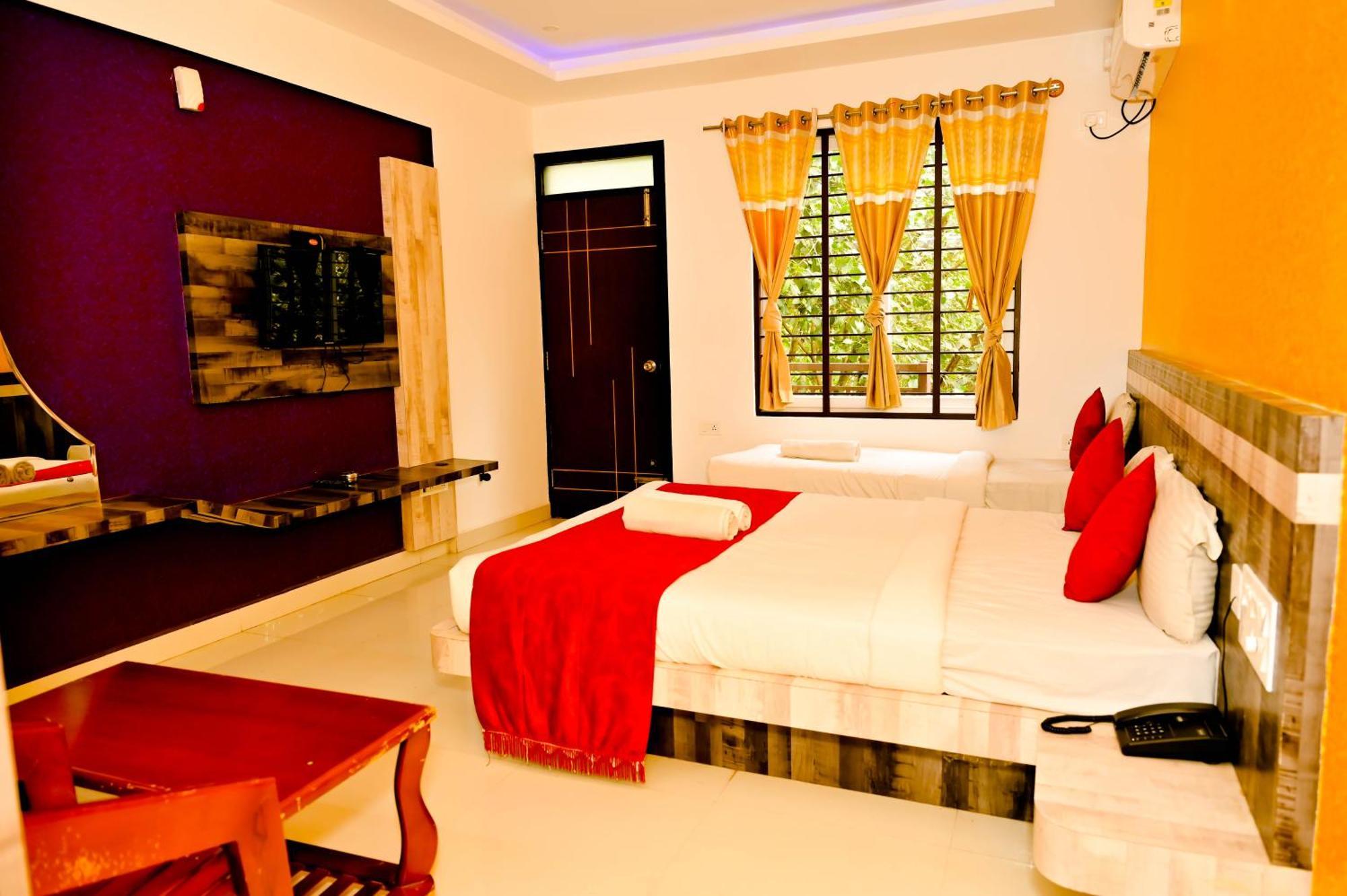 Townhouse Mk Hotel Chikmagalur Bagian luar foto