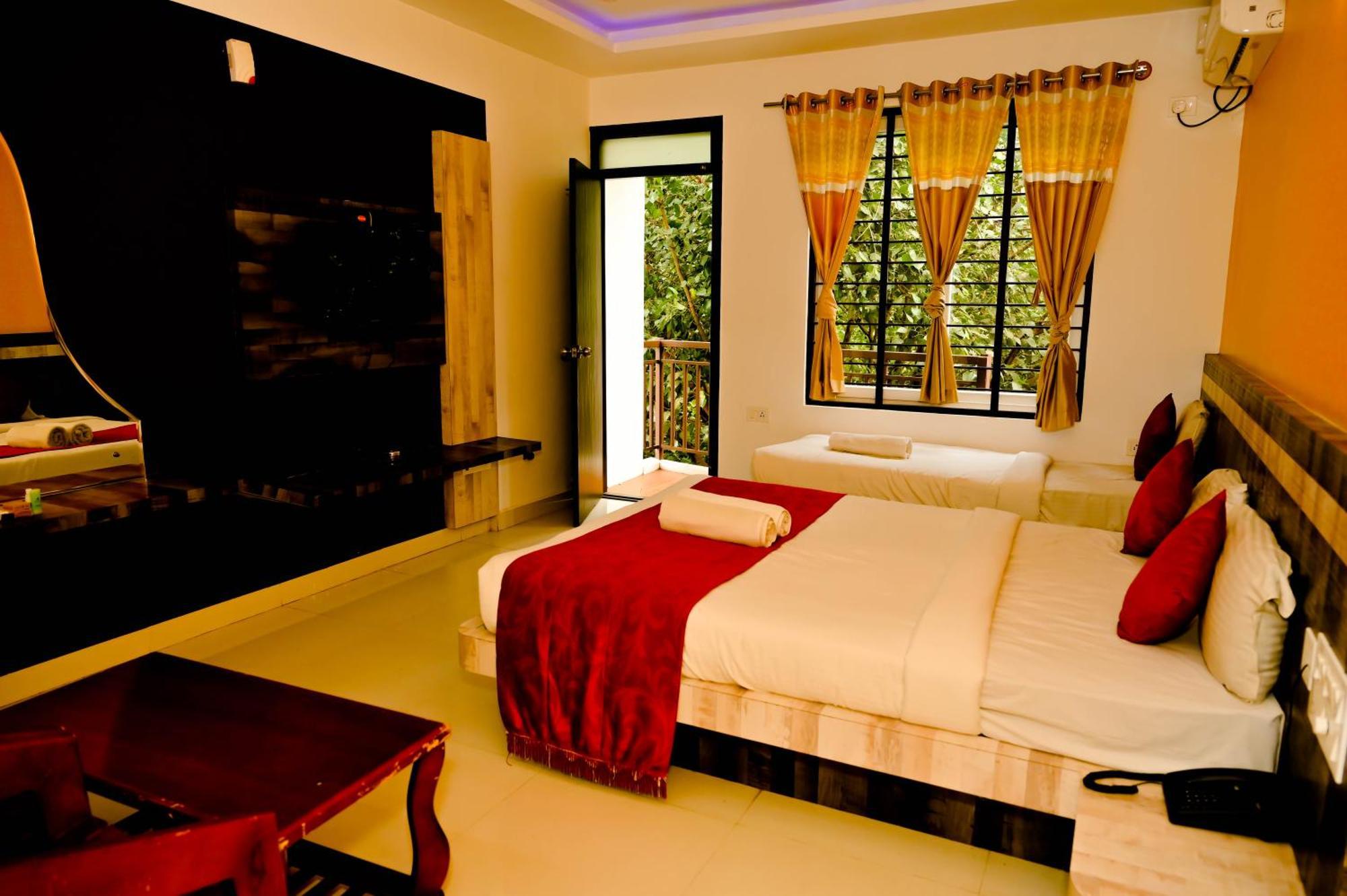 Townhouse Mk Hotel Chikmagalur Bagian luar foto