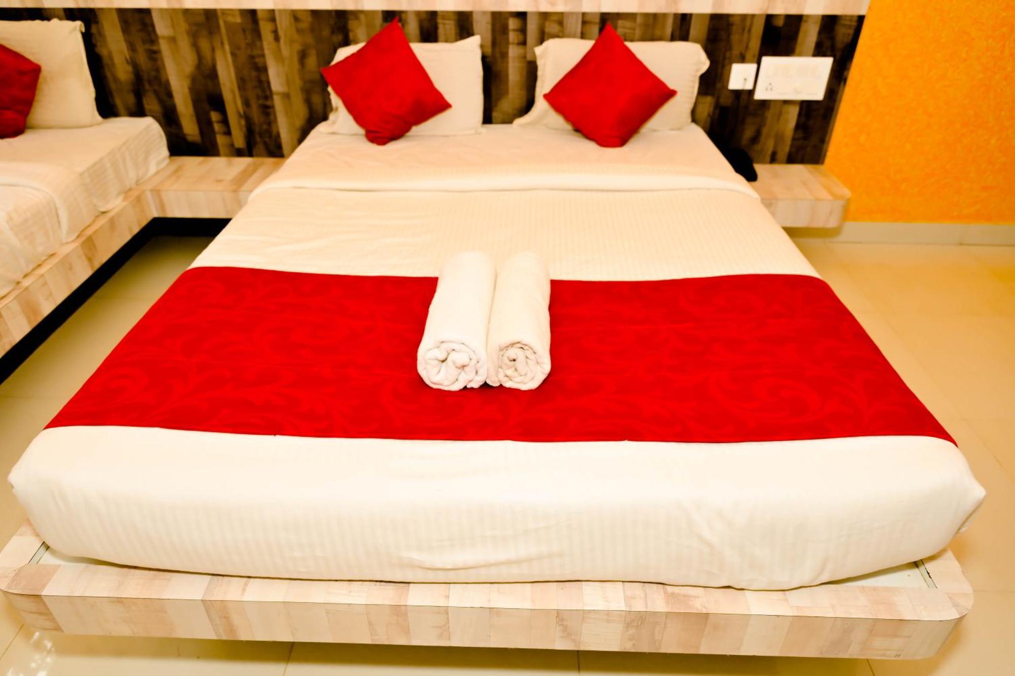 Townhouse Mk Hotel Chikmagalur Bagian luar foto