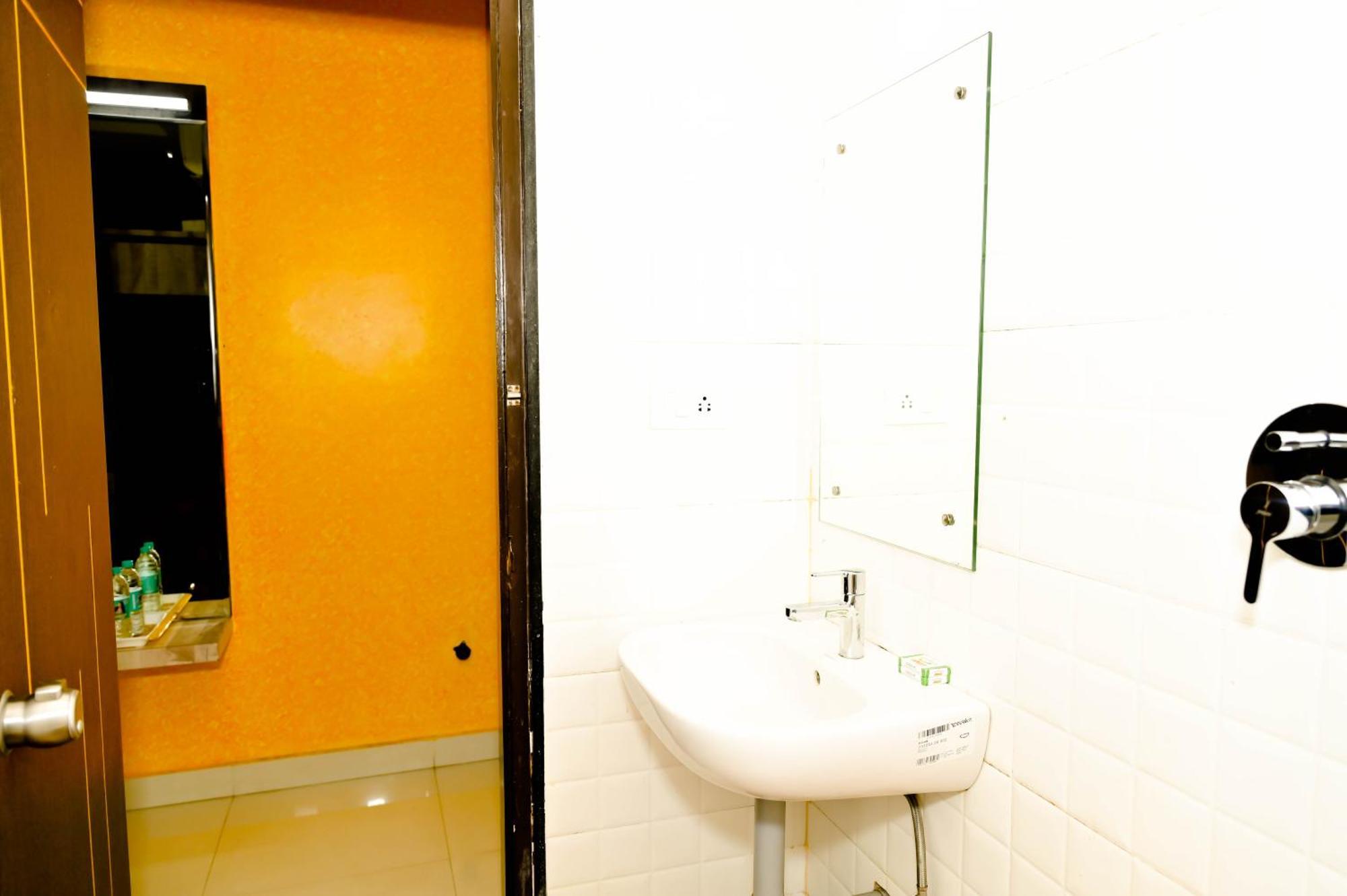 Townhouse Mk Hotel Chikmagalur Bagian luar foto