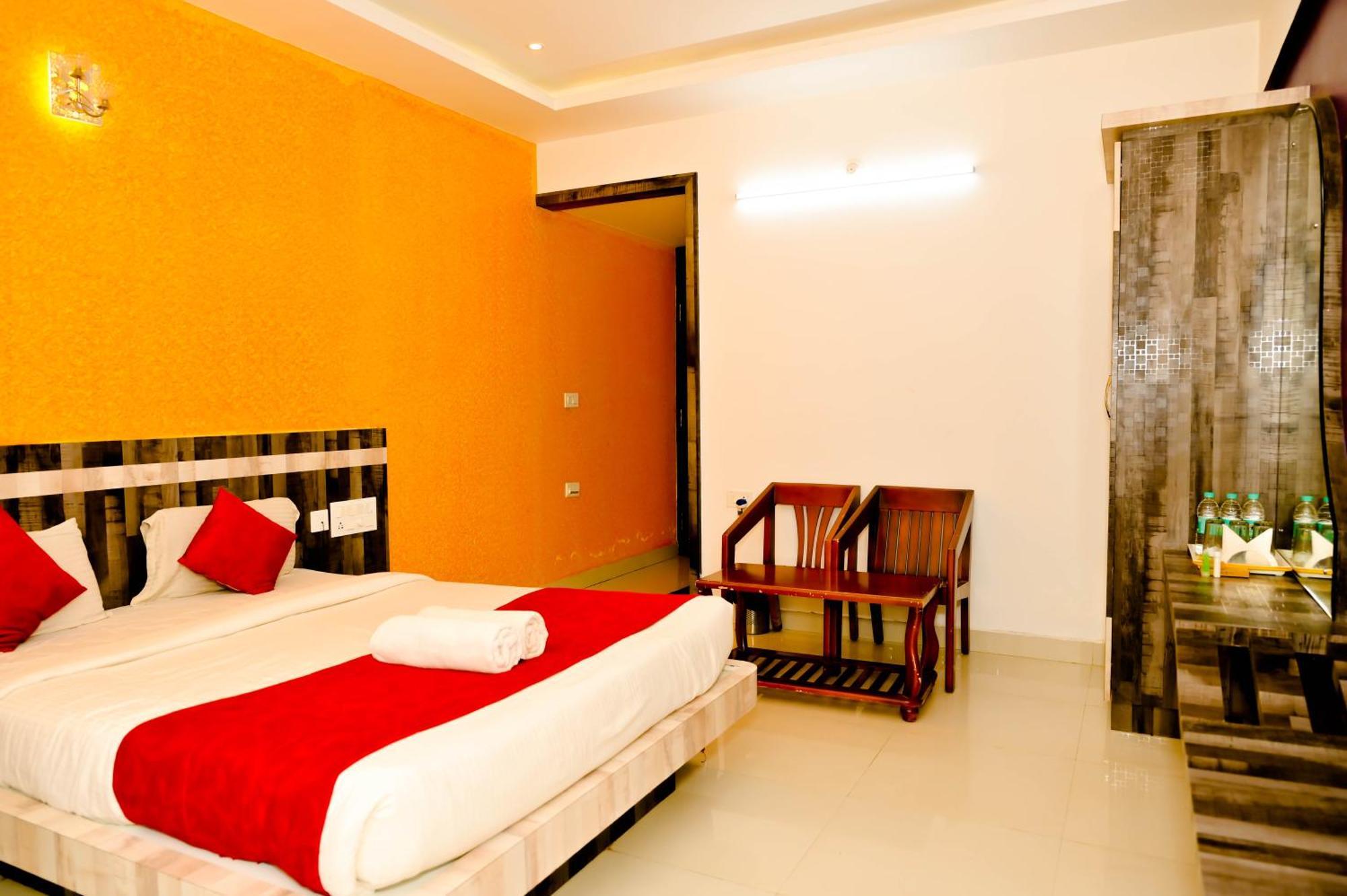 Townhouse Mk Hotel Chikmagalur Bagian luar foto