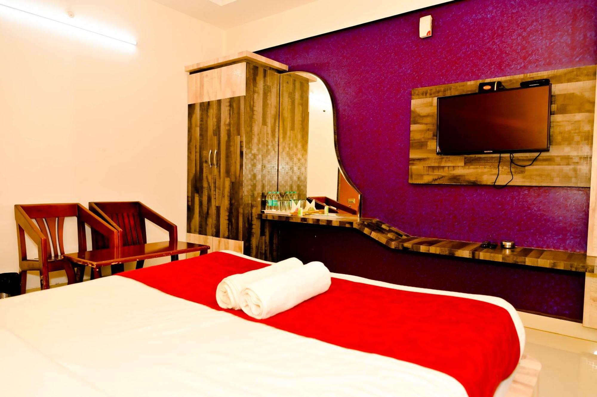 Townhouse Mk Hotel Chikmagalur Bagian luar foto