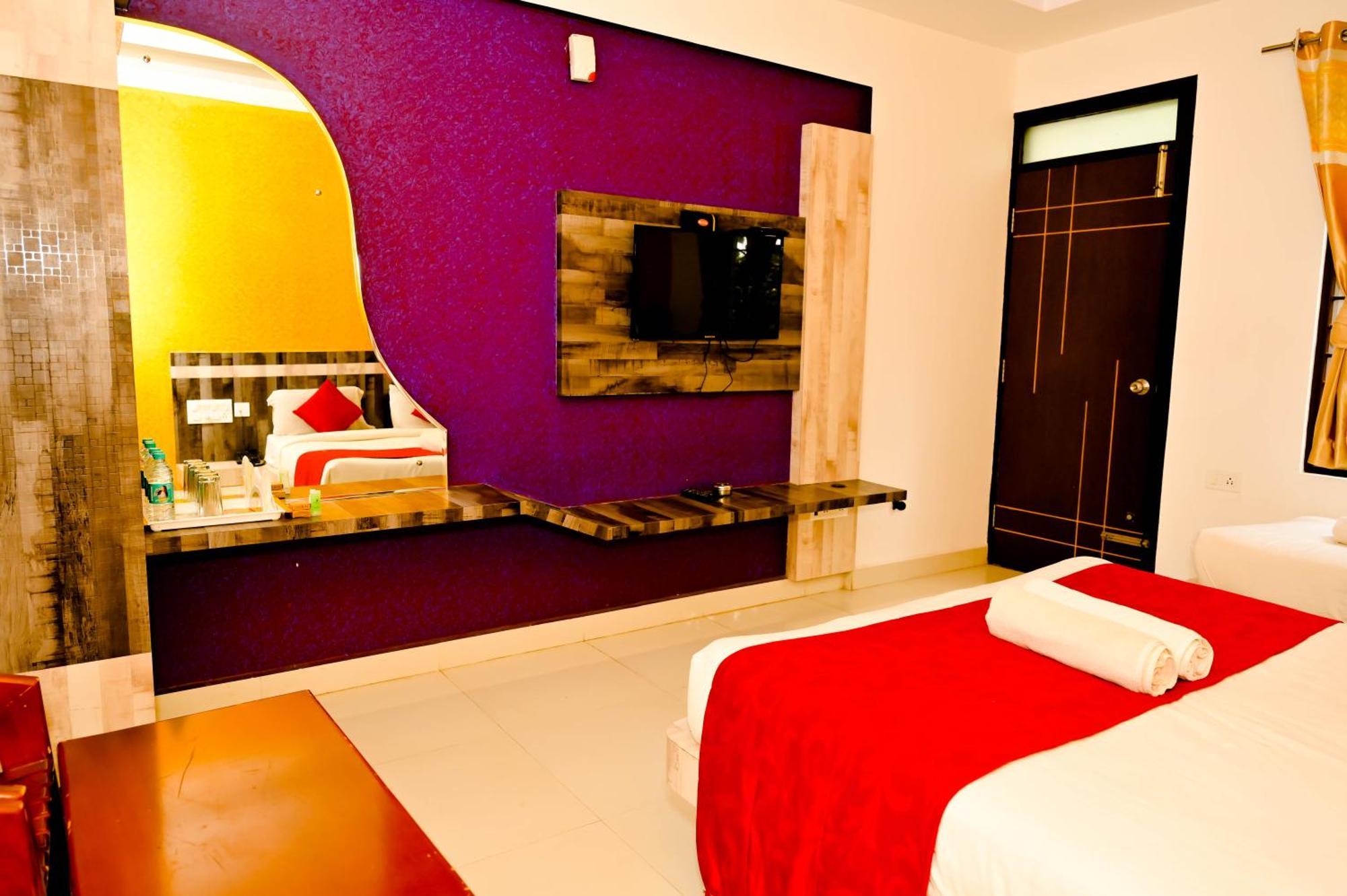 Townhouse Mk Hotel Chikmagalur Bagian luar foto