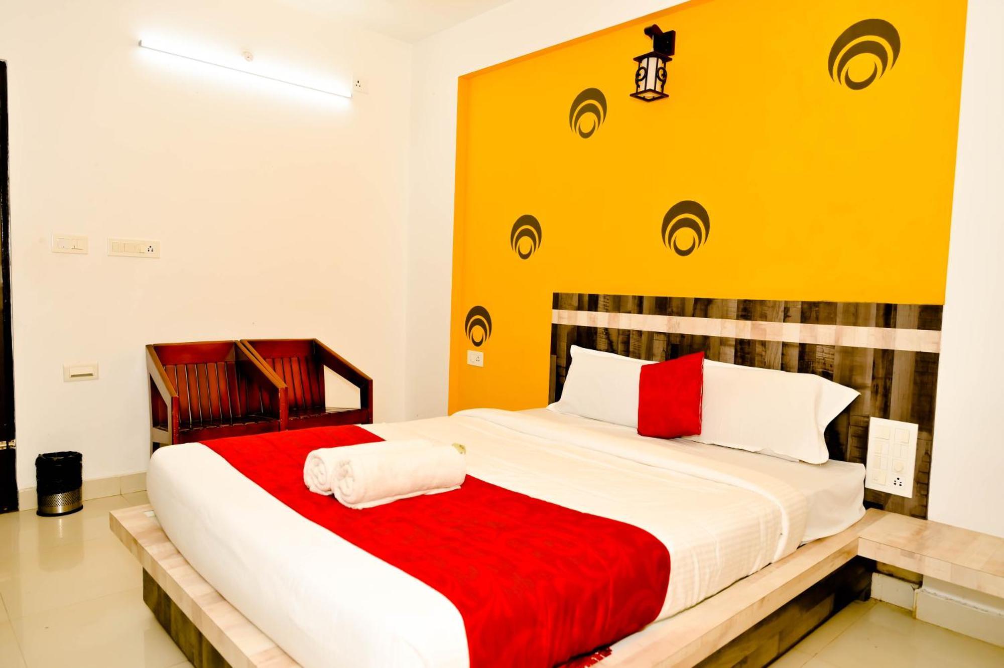 Townhouse Mk Hotel Chikmagalur Bagian luar foto