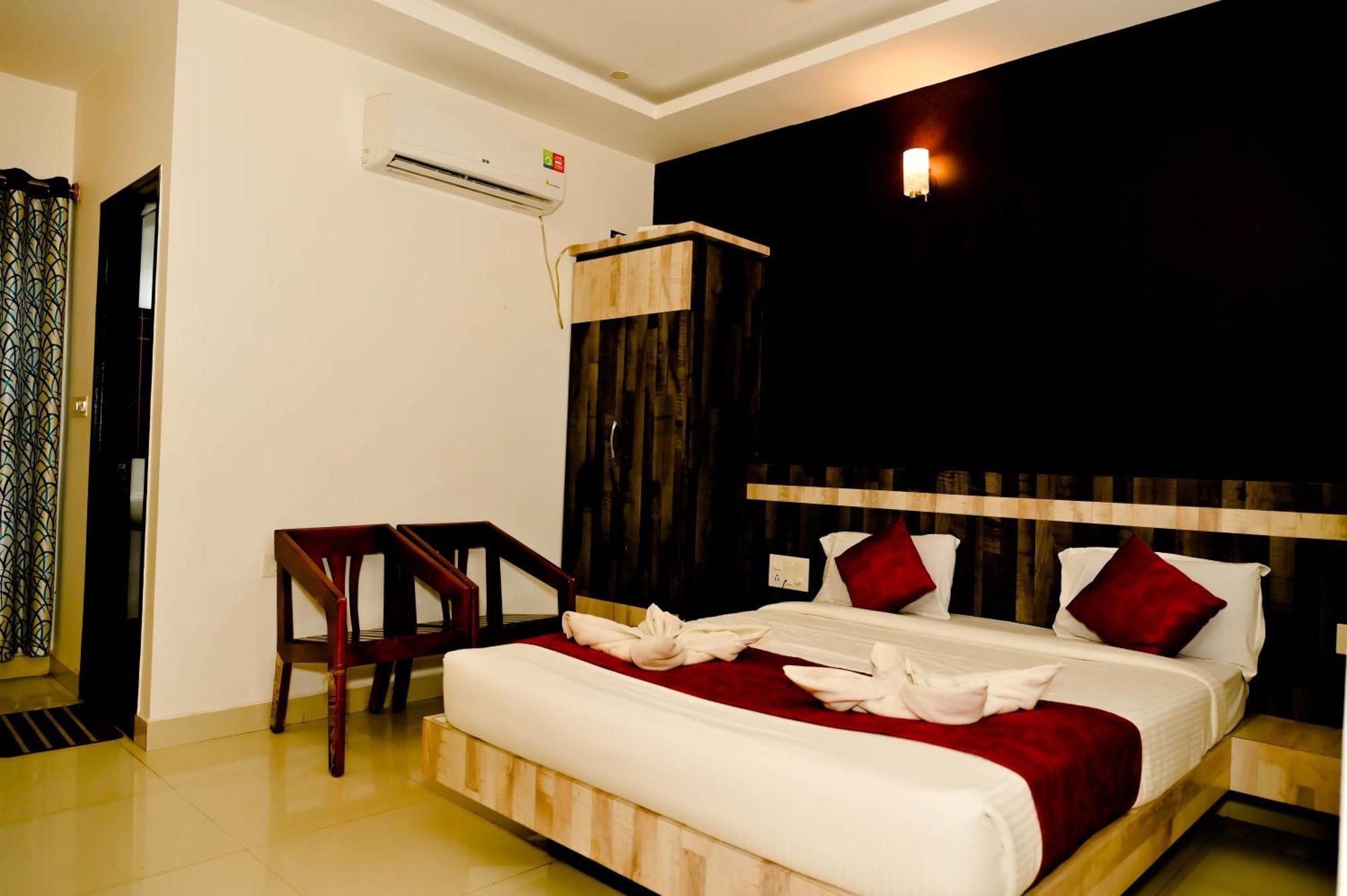 Townhouse Mk Hotel Chikmagalur Bagian luar foto