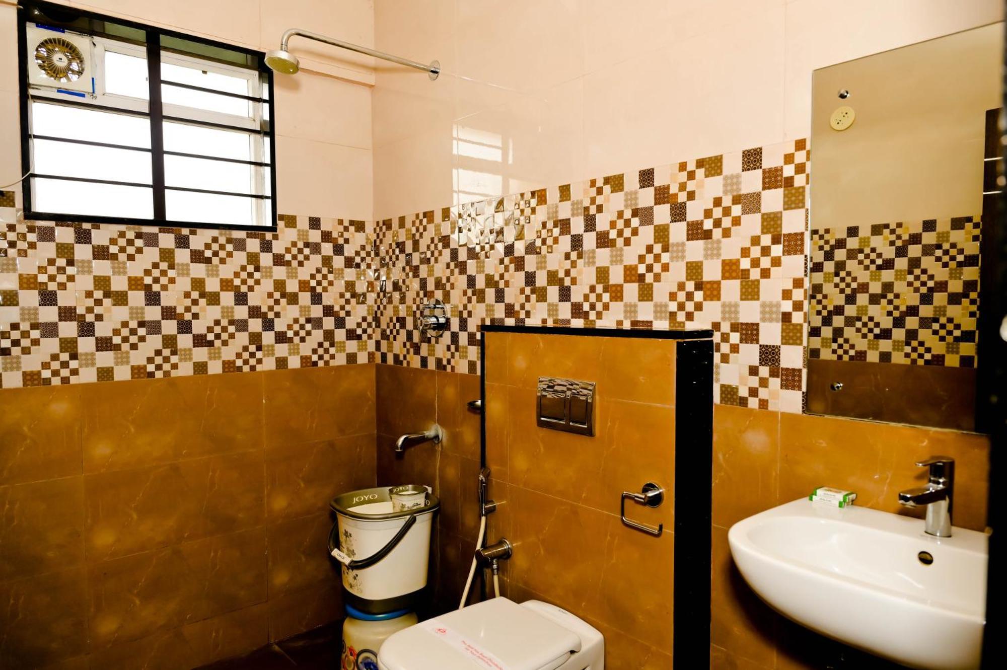 Townhouse Mk Hotel Chikmagalur Bagian luar foto