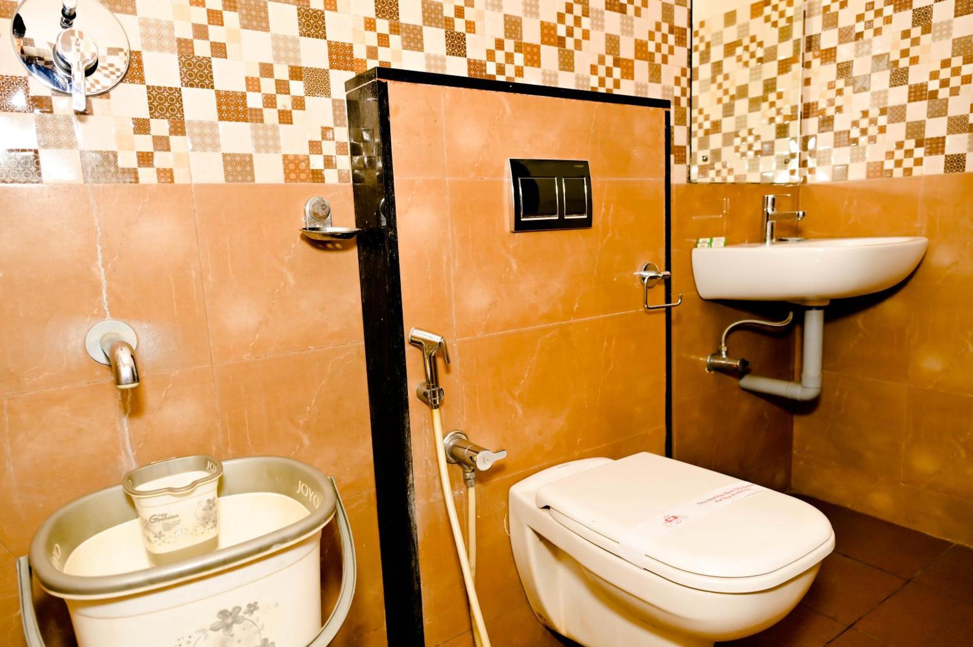 Townhouse Mk Hotel Chikmagalur Bagian luar foto