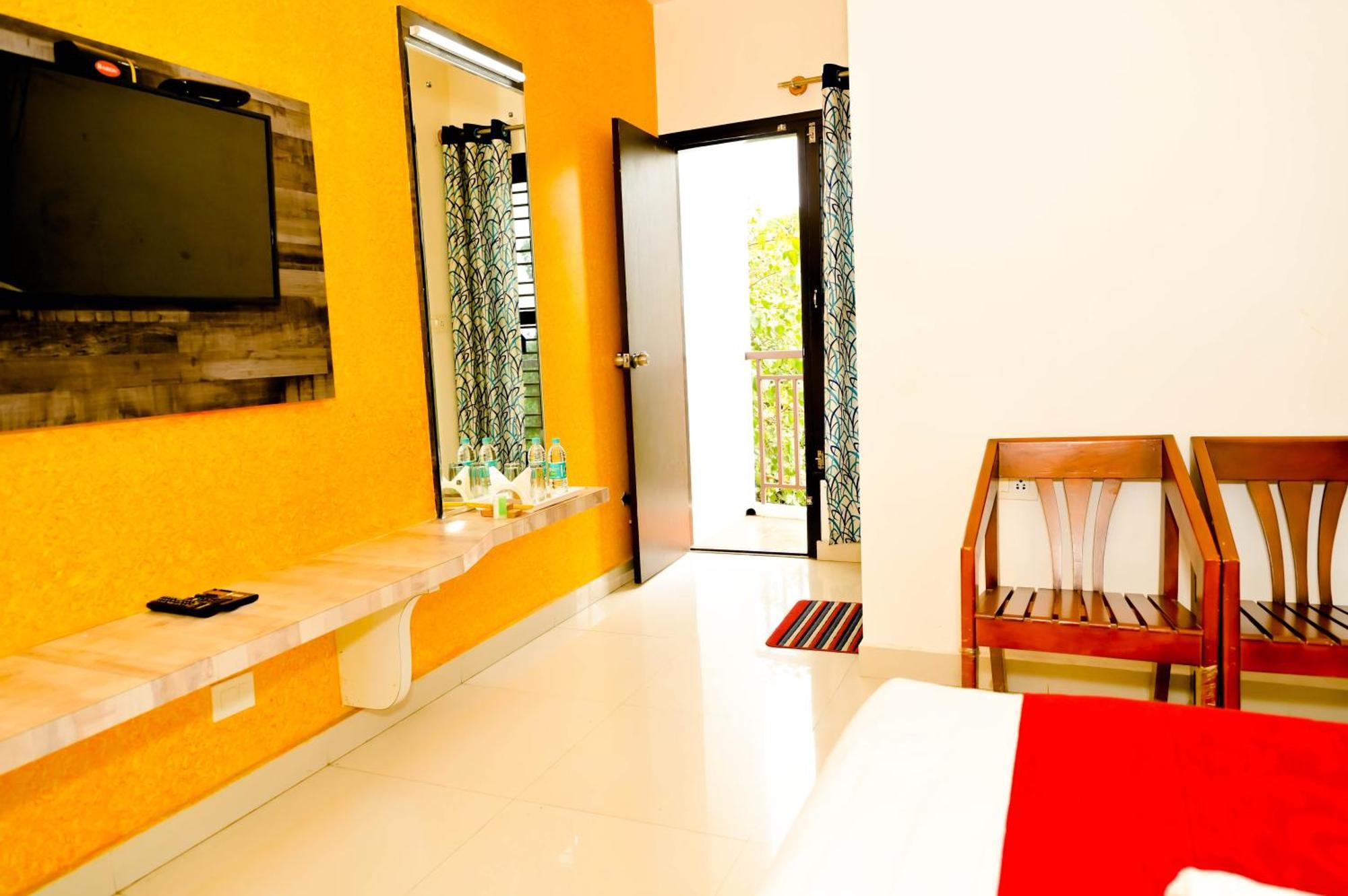 Townhouse Mk Hotel Chikmagalur Bagian luar foto